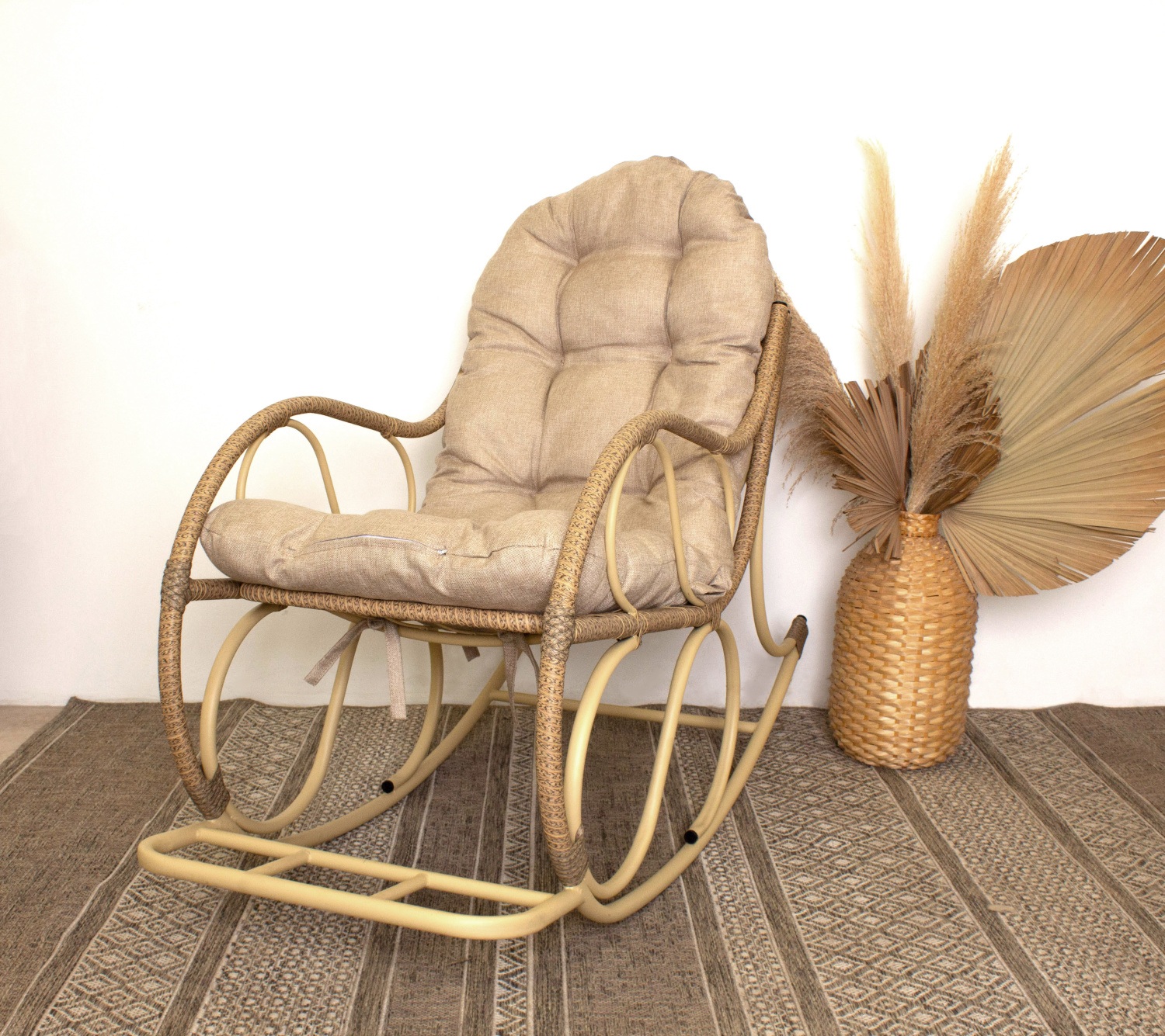 Кресло-качалка Грёзы в интерьере копия.jpg